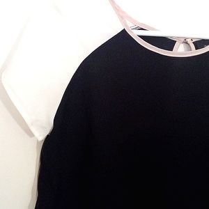 MASSIMO Sleeveless Two Tone Blouse with tipping